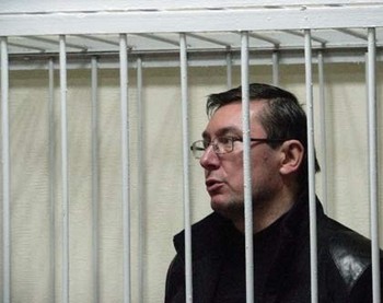 Скоро ли Юрий Луценко окажется на свободе? И дадут ли ему орден?