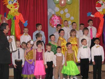 Мальчики и девочки порадовали гостей  приюта прекрасным концертом, на котором было много песен, танцев и стихов