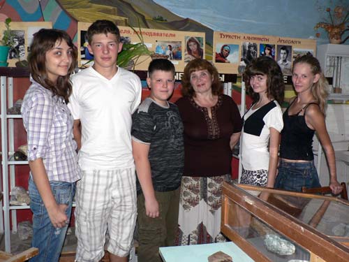  Наталья Овсянникова со своими  учениками
