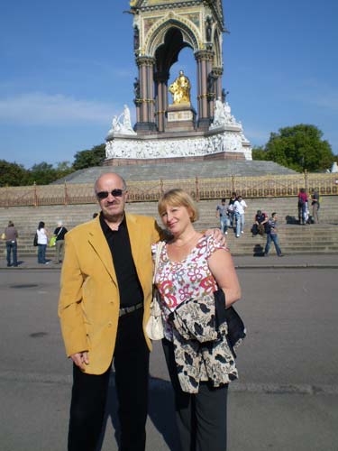 Анатолий Коргут с женой Ольгой в Лондоне