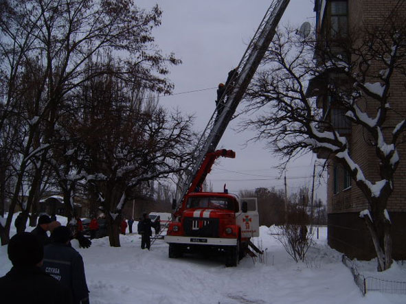 Пожарные выручали семью с ребенком в Николаевской области