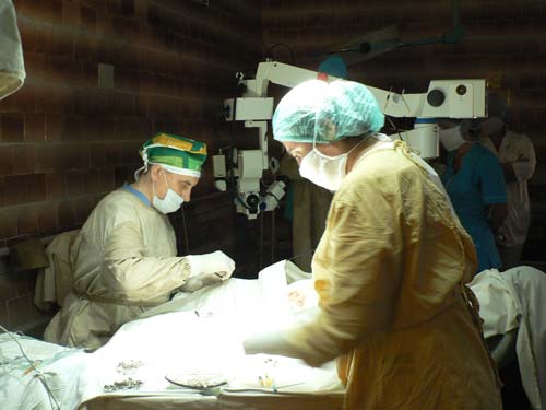 Профессор Николай Сергиенко выполнил в Краматорске 6 операций по удалению катаракты с помощью  нового факоэмульсификатора