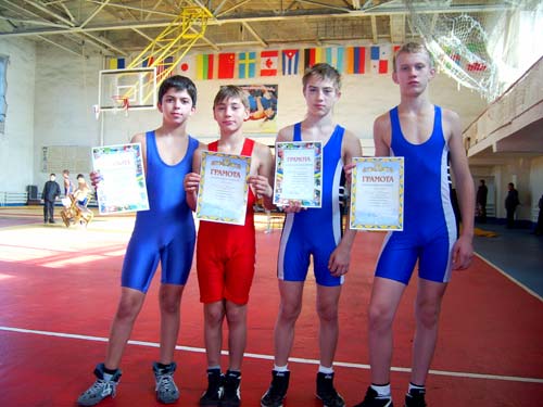 На фото слева направо: Роман Гречанюк, Никита Кальченко, Дмитрий Бутко и Евгений Отечко.