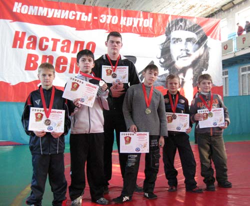 Данил Цымбал, Роман Гречанюк, Дмитрий Корденко, Никита Кальченко, Владислав Отечко и Данил Моргун (Слева направо)