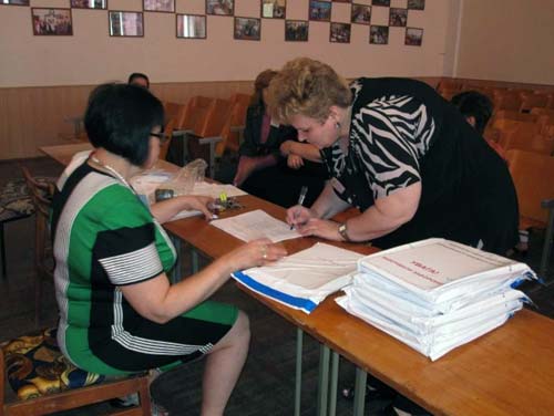 Бланки ответов «Б» проверяют два экзаменатора, если результаты не совпадают – подключают третьего преподавателя