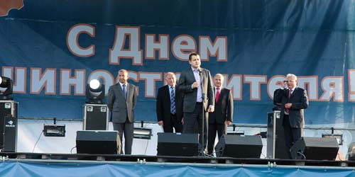 Заводчан поздравили первые руководители предприятий и города