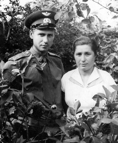 Людмила Александровна с братом Володей, летчиком из отряда подготовки космонавтов