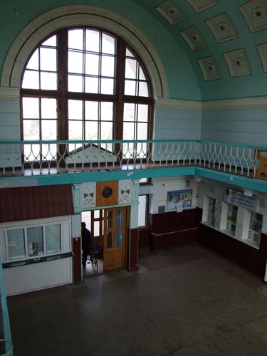 После реконструкции знаменитый балкон в главном зале железнодорожного вокзала может исчезнуть