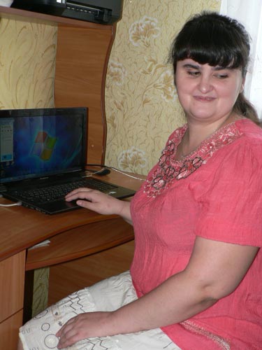 Распространенную точку зрения, что слепые и слабовидящие люди не могут использовать компьютеры, Дарья опровергает своим примером.  «Незрячие могут весьма эффективно работать с современной техникой», - говорит она.