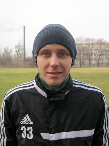 Дмитрий Тищенко родился 6 ноября 1992 года в Славянске. Играл за «Ильичевец-2» на первенстве молодежных команд. В этом сезоне провел за «Авангард» 12 матчей. 